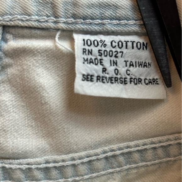 Vintage Pleated Denim Shorts – Size 6 🌟(Bill Blass) - Picture 9 of 10